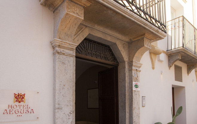 HOTEL AEGUSA, NEL CUORE DI FAVIGNANA